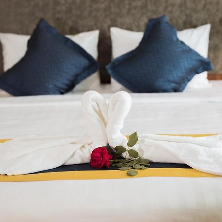 Confetti Garden Hotel 방 비엥 외부 사진