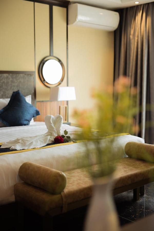 Confetti Garden Hotel 방 비엥 외부 사진
